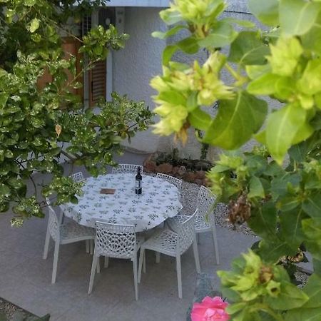 Apartman Restovic Bol Exteriör bild