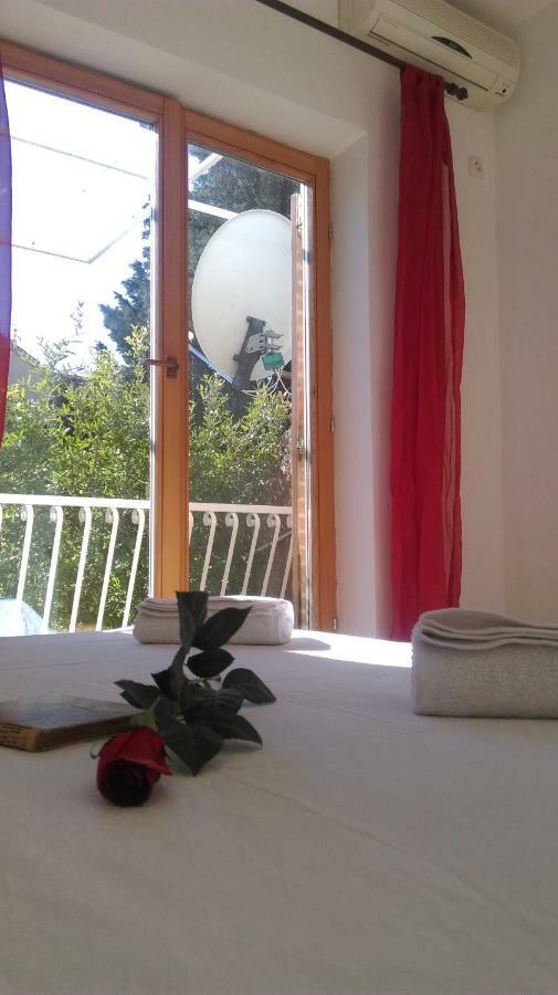 Apartman Restovic Bol Exteriör bild