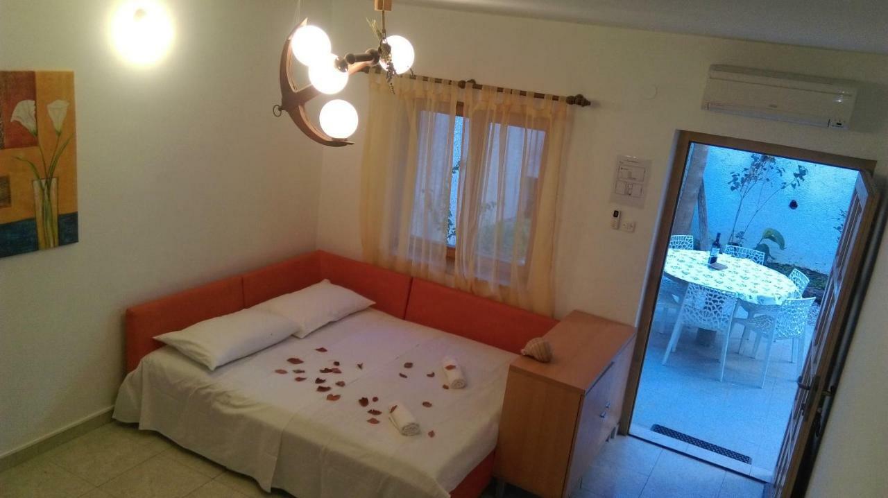 Apartman Restovic Bol Exteriör bild