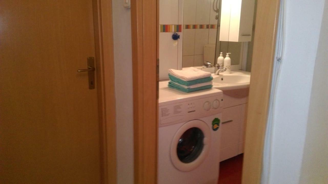 Apartman Restovic Bol Exteriör bild