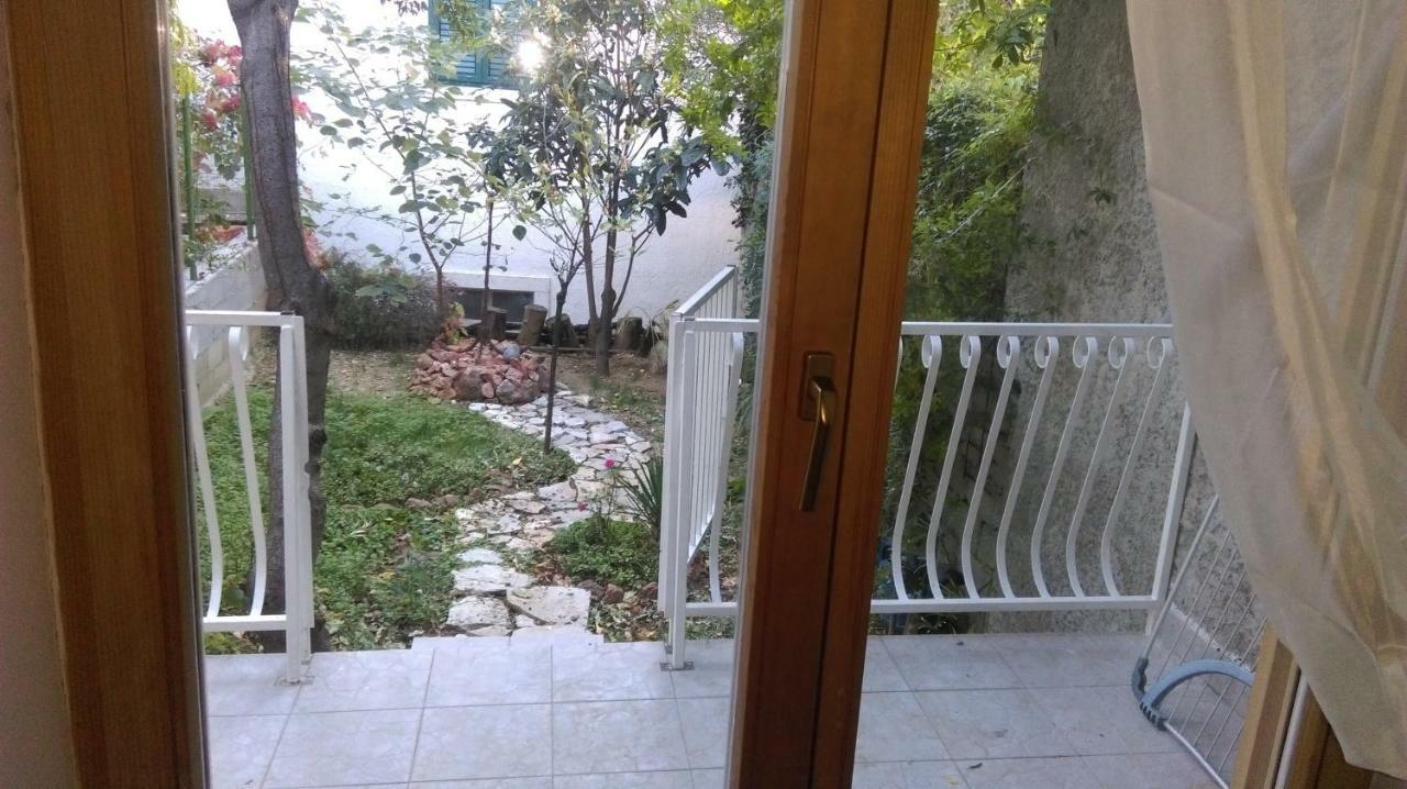 Apartman Restovic Bol Exteriör bild